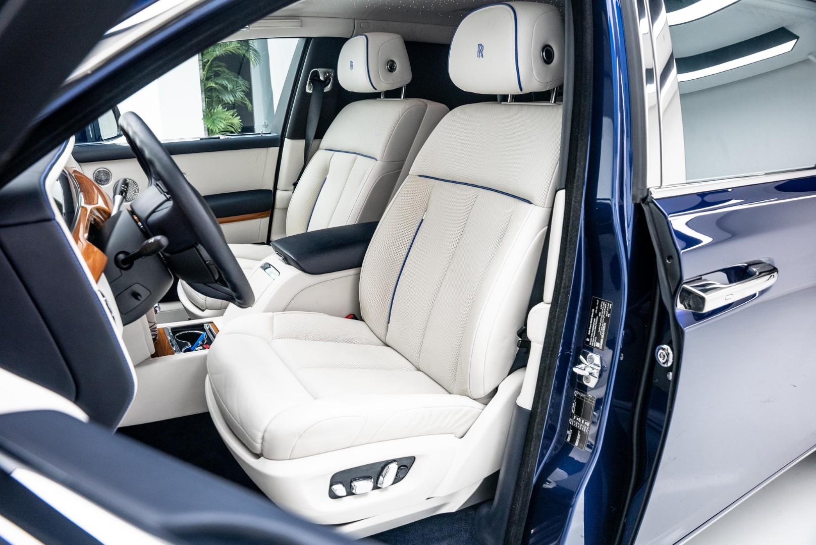 2018 ROLLS ROYCE PHANTOM LWB. BESPOKE SOUND SYSTEM. GCC